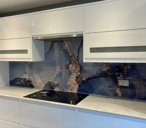 Glass Splashbacks vs Tiles
