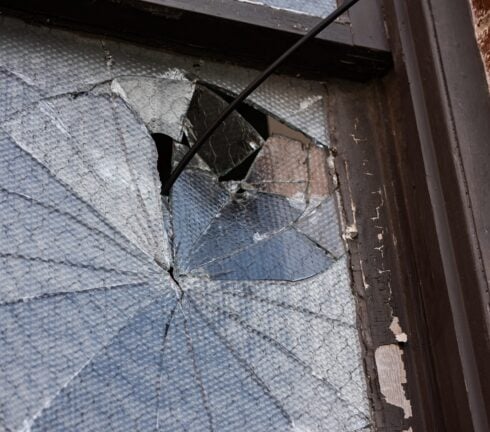 Five Reasons Why Windows Crack and Break