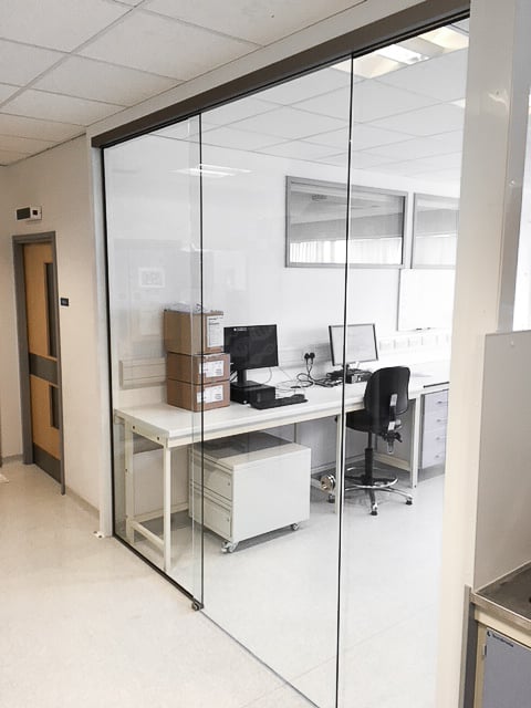 The Benefits of Using Glass in the Workplace