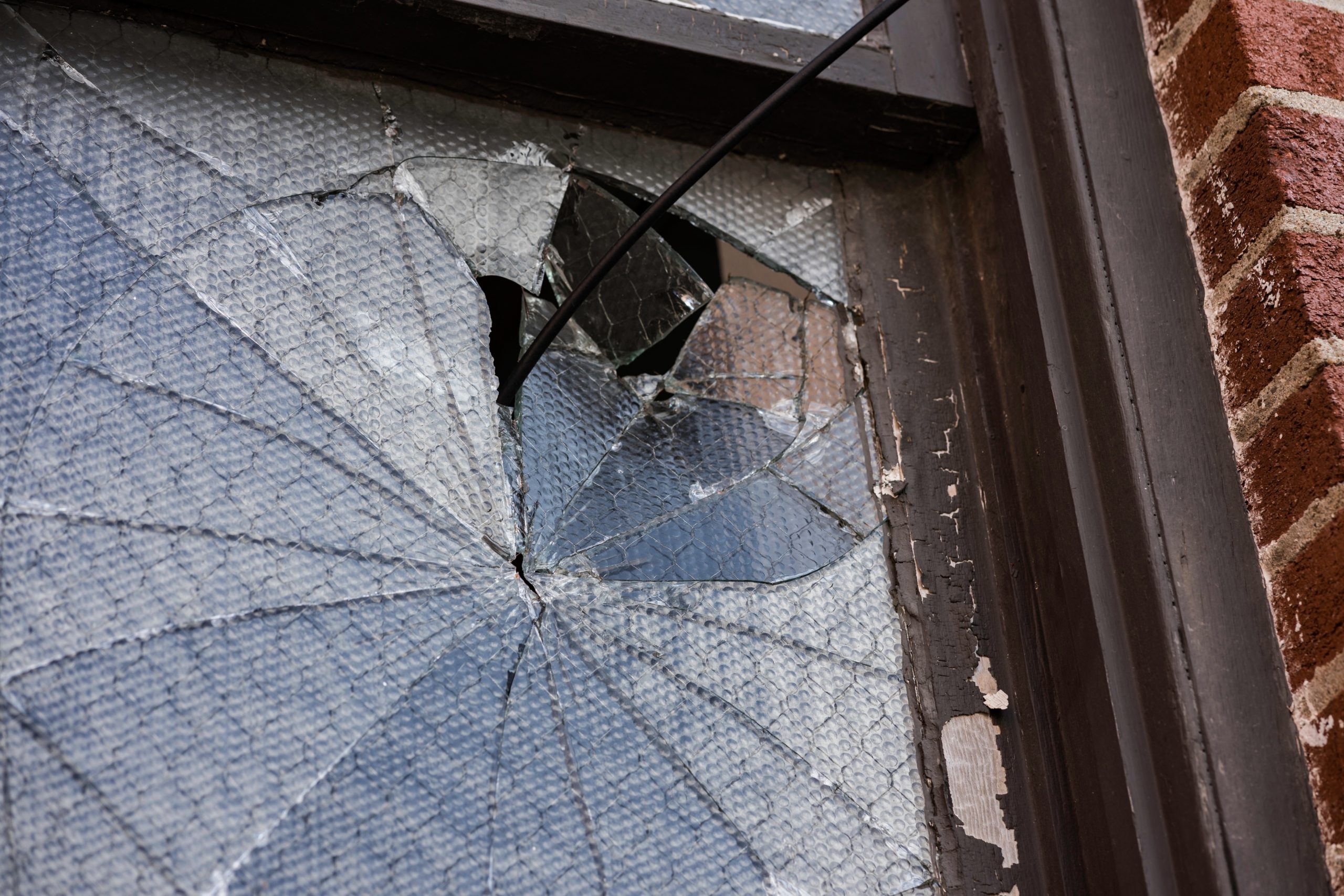 Five Reasons Why Windows Crack and Break | Norwich Glass