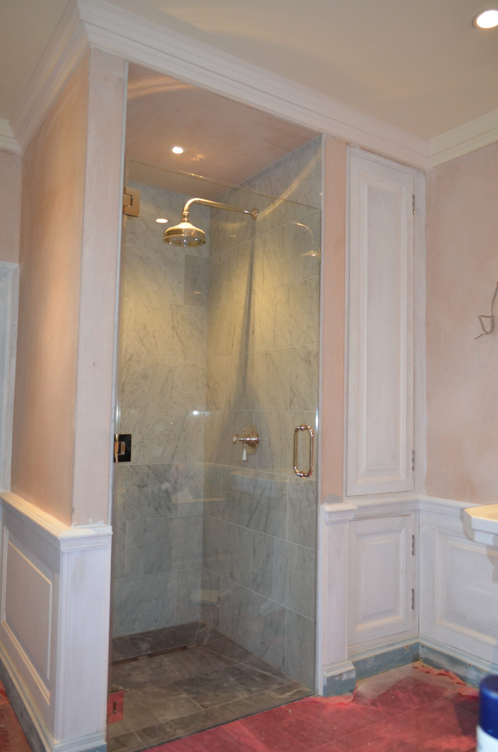 old style bathroom ensuite to main bedroom with glass door